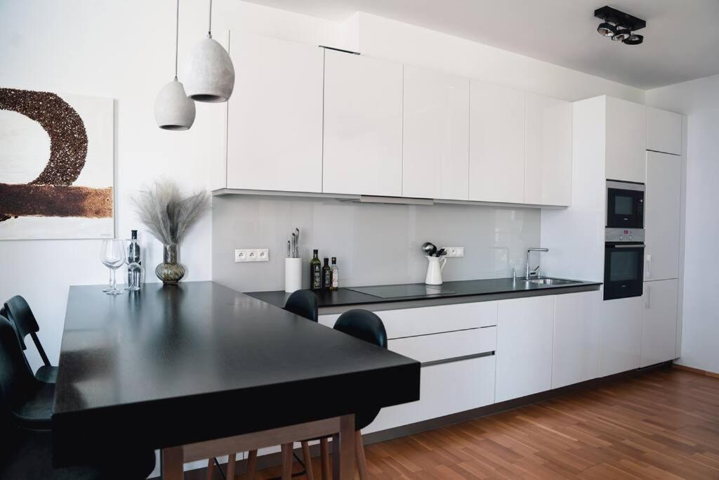 Prague Marina River View Apartment Close To City Centre Free Parking Экстерьер фото