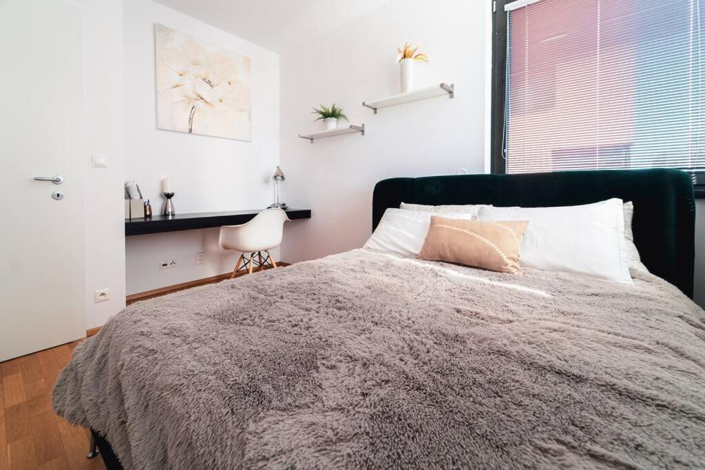 Prague Marina River View Apartment Close To City Centre Free Parking Экстерьер фото