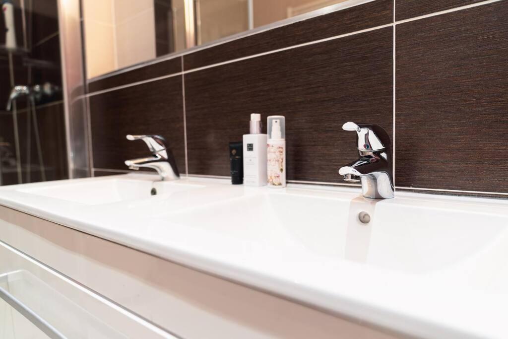 Prague Marina River View Apartment Close To City Centre Free Parking Экстерьер фото